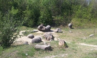 Rezervatia naturala muzeul Trovantilor Costesti poza